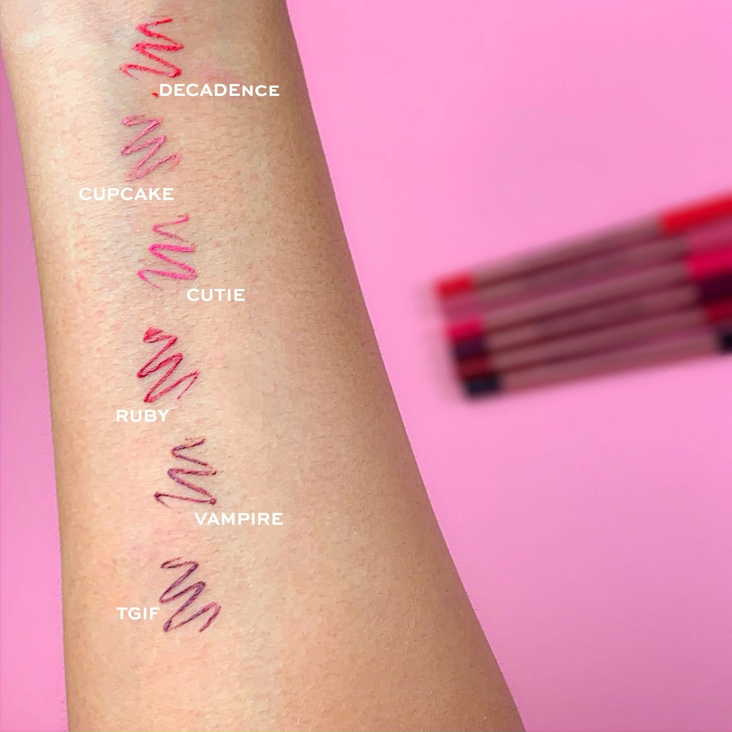 REVOLUTION SATIN KISS LIPLINER