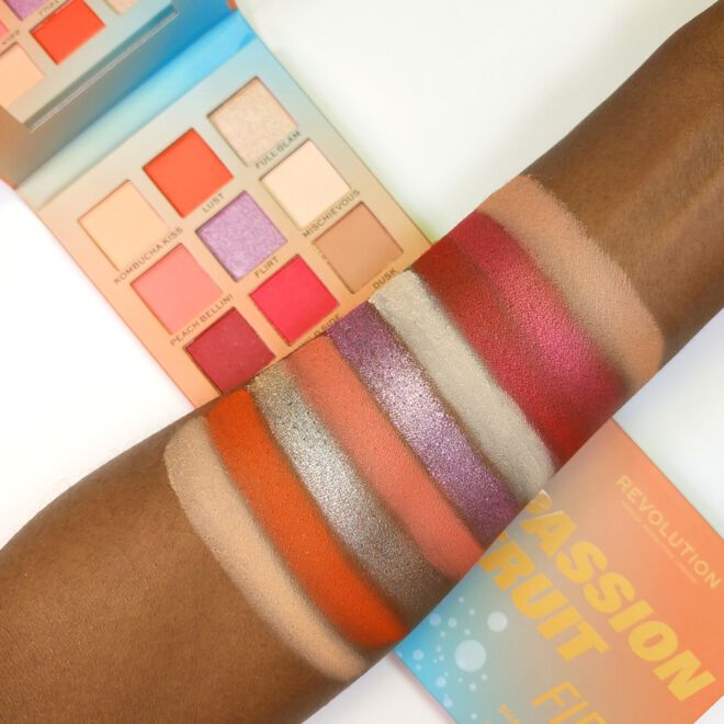 REVOLUTION HOT SHOT PASSION FIRE SHADOW PALETTE