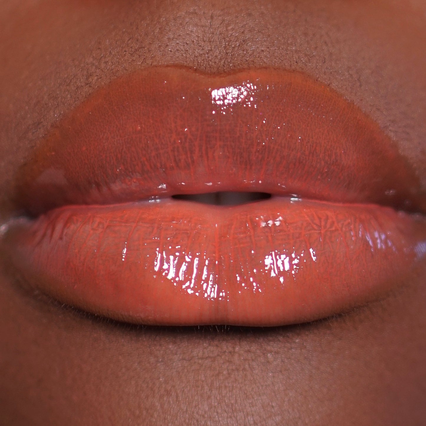 REVOLUTION POUT BOMB PLUMPING GLOSS
