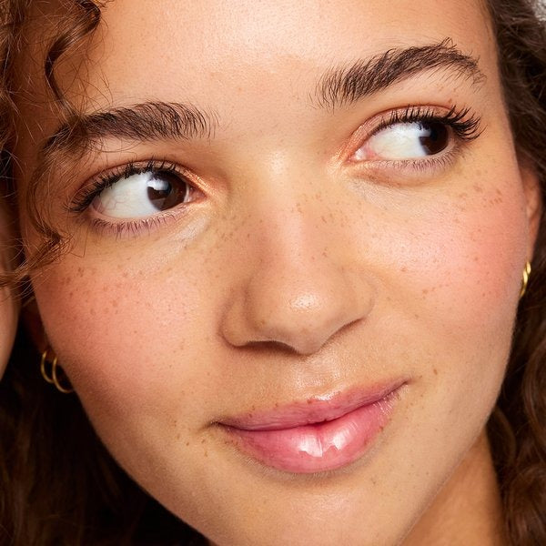 REVOLUTION POUT LIP OIL