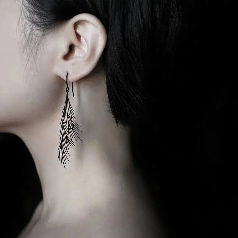 COMMON REED EARRINGS MEDIUM BLACK