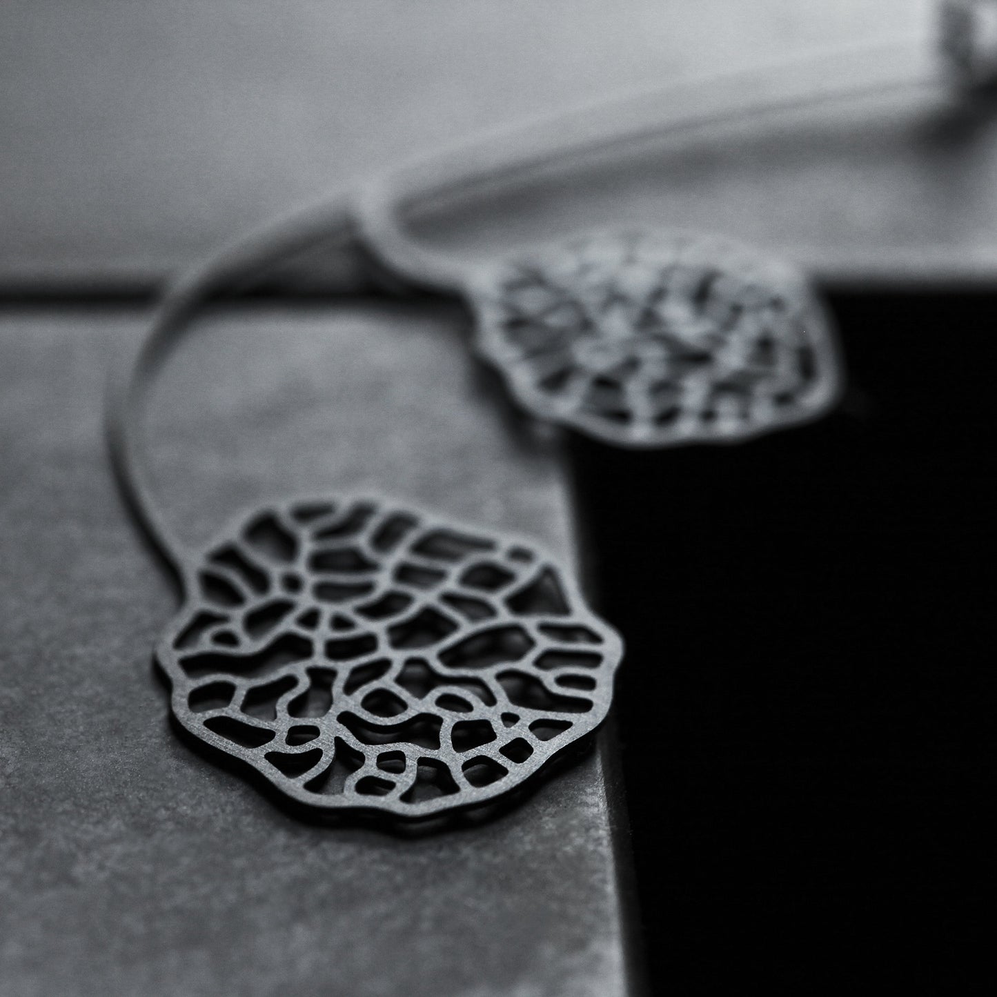 CONNECT EARRINGS SMALL BLACK
