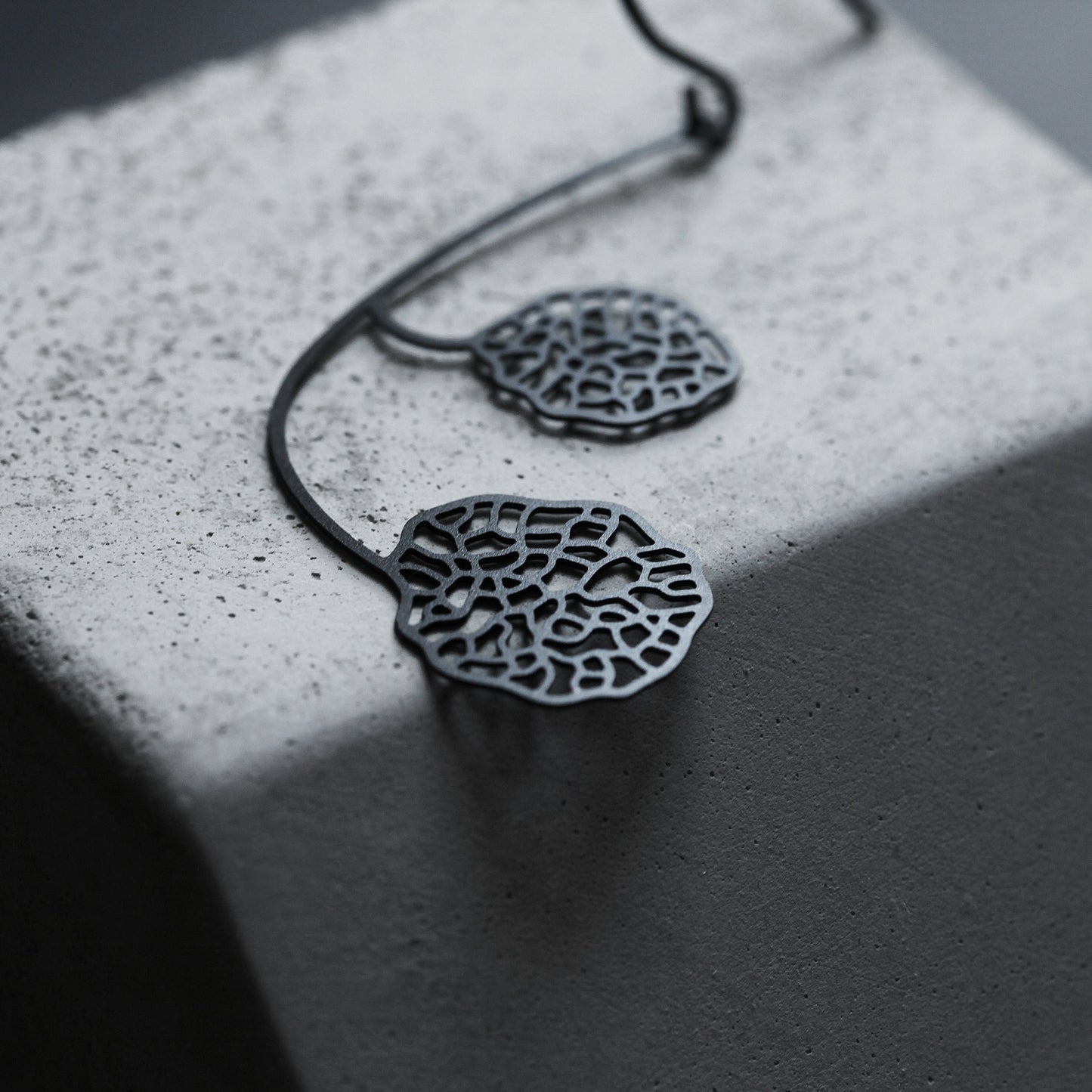 CONNECT EARRINGS SMALL BLACK