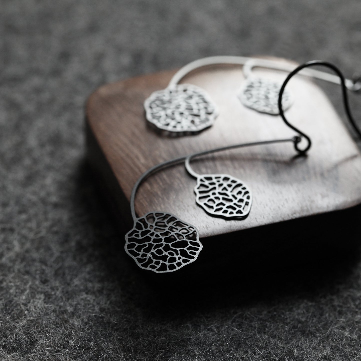 CONNECT EARRINGS SMALL BLACK