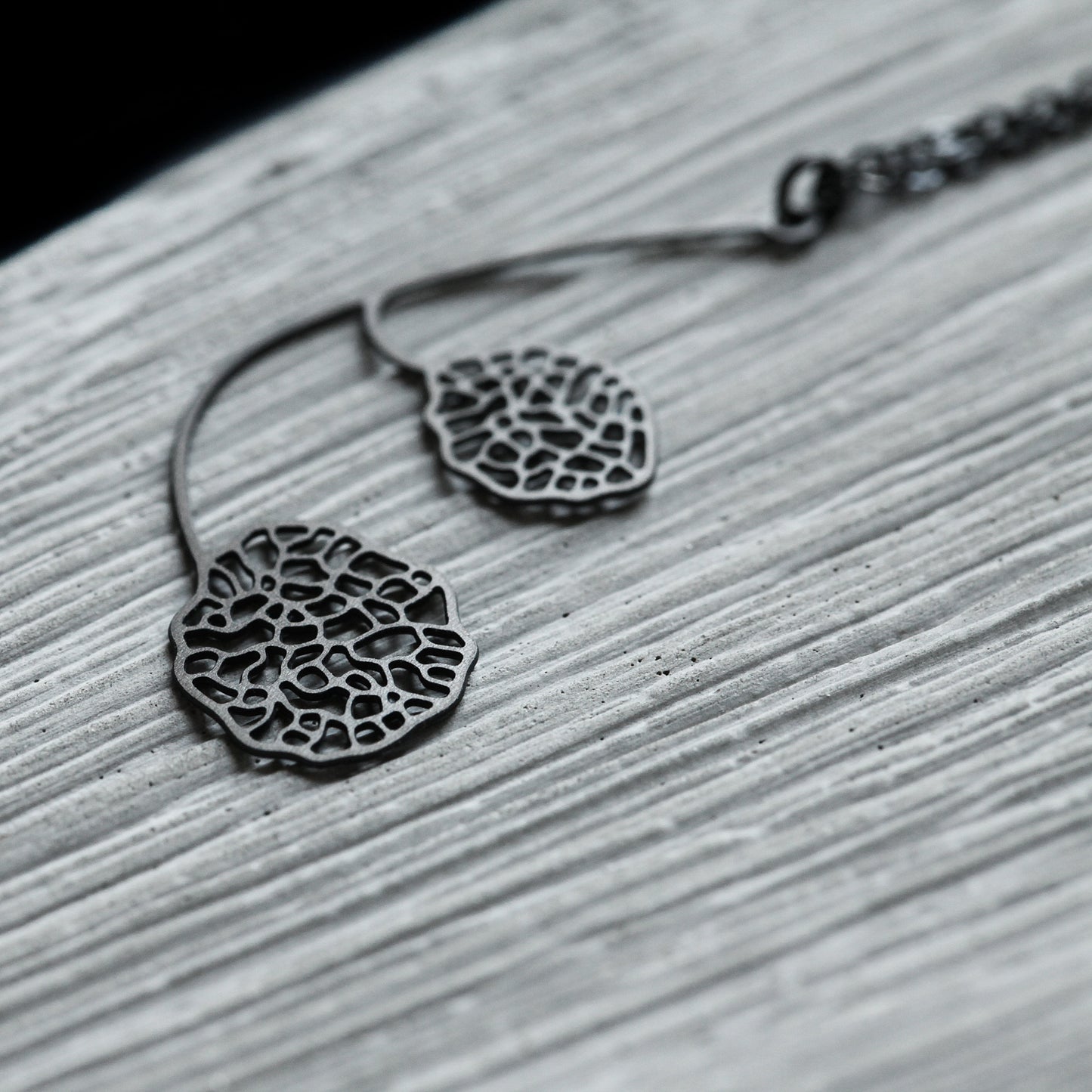CONNECT PENDANT SMALL BLACK WITH CHAIN