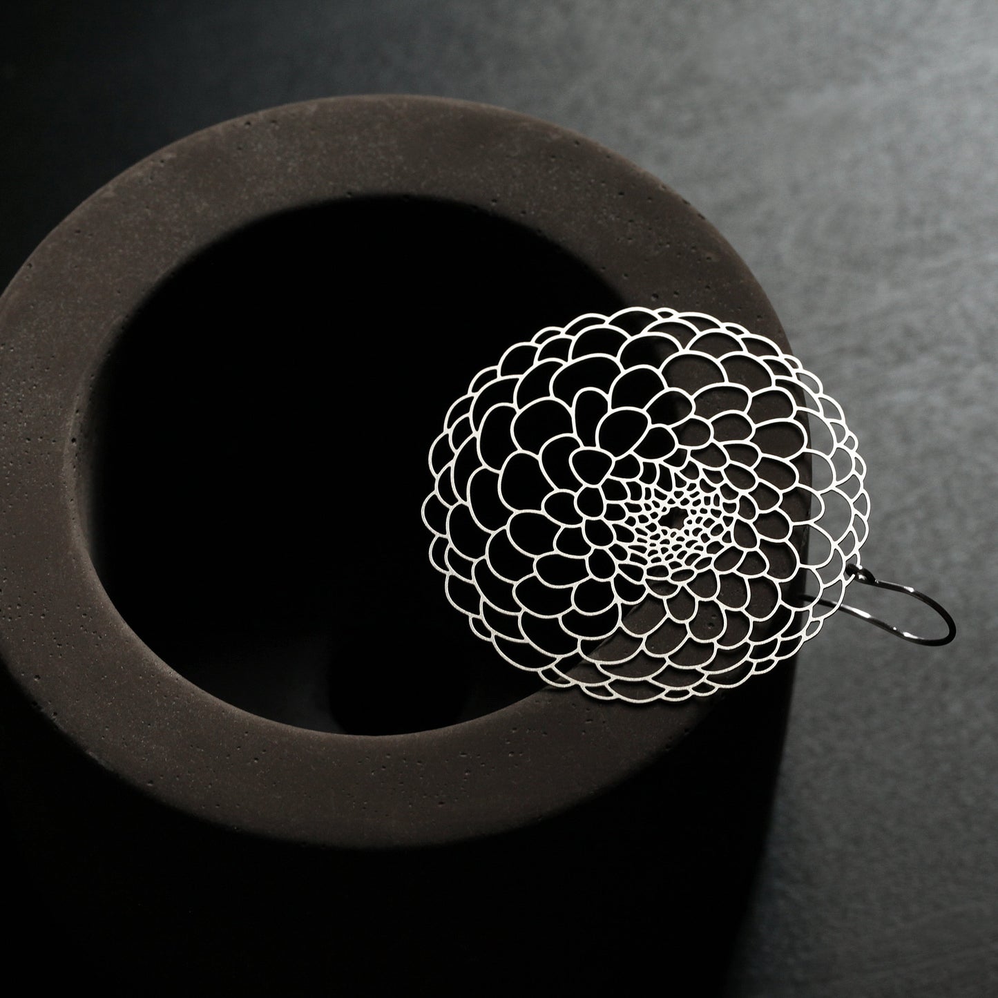 DAHLIA EARRINGS MEDIUM SILVER