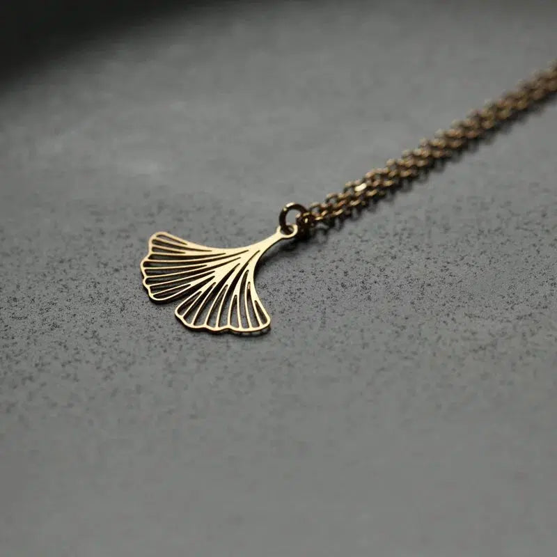 GINKGO PENDANT EXTRA SMALL GOLD WITH CHAIN
