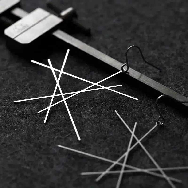 LINE EARRINGS MEDIUM SILVER
