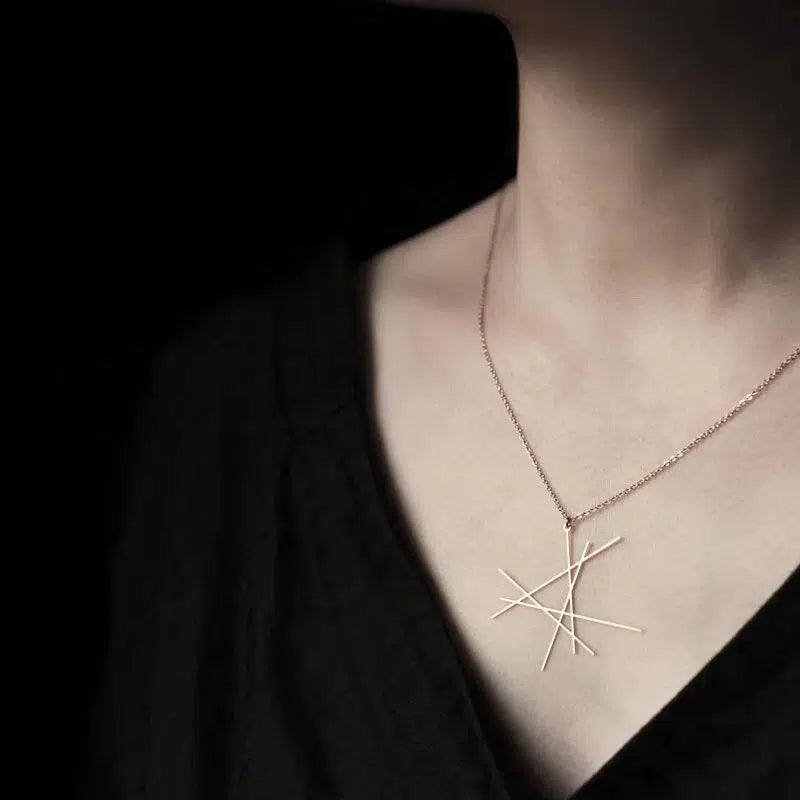 LINE PENDANT SMALL GOLD WITH CHAIN