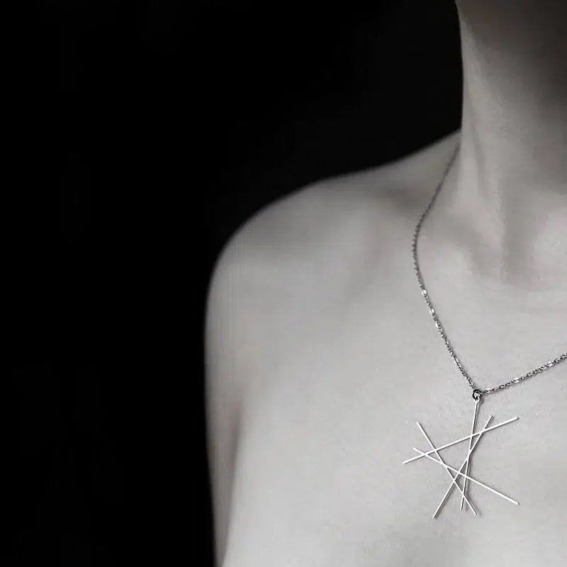 LINE PENDANT SMALL SILVER WITH CHAIN