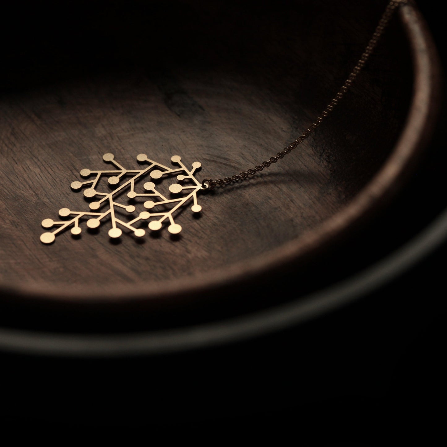 SNOWDAYS PENDANT SMALL GOLD WITH CHAIN