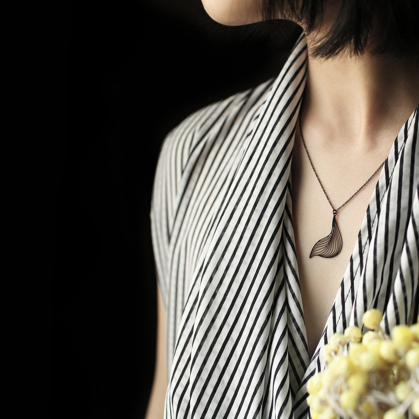 SOFT PENDANT SMALL BLACK WITH CHAIN