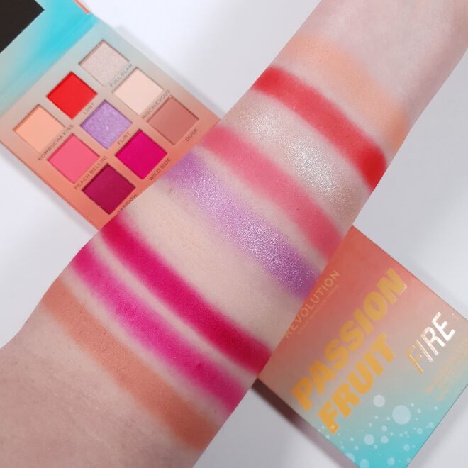 REVOLUTION HOT SHOT PASSION FIRE SHADOW PALETTE