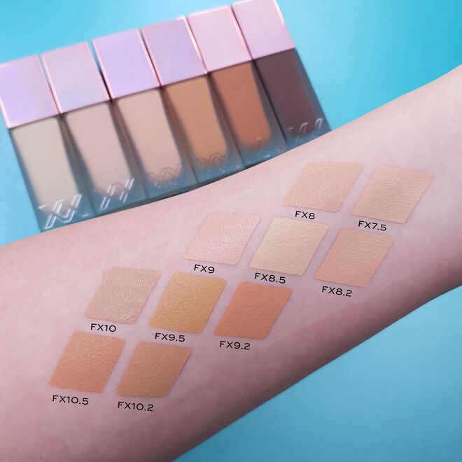 XX REVOLUTION GLOW SKIN FAUXXDATION  FX10
