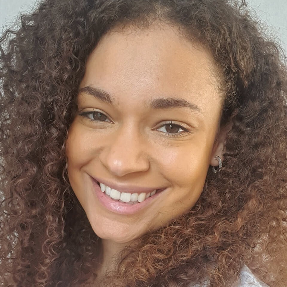 REVOLUTION CONCEAL & DEFINE 16H FULL COVERAGE CONCEALER