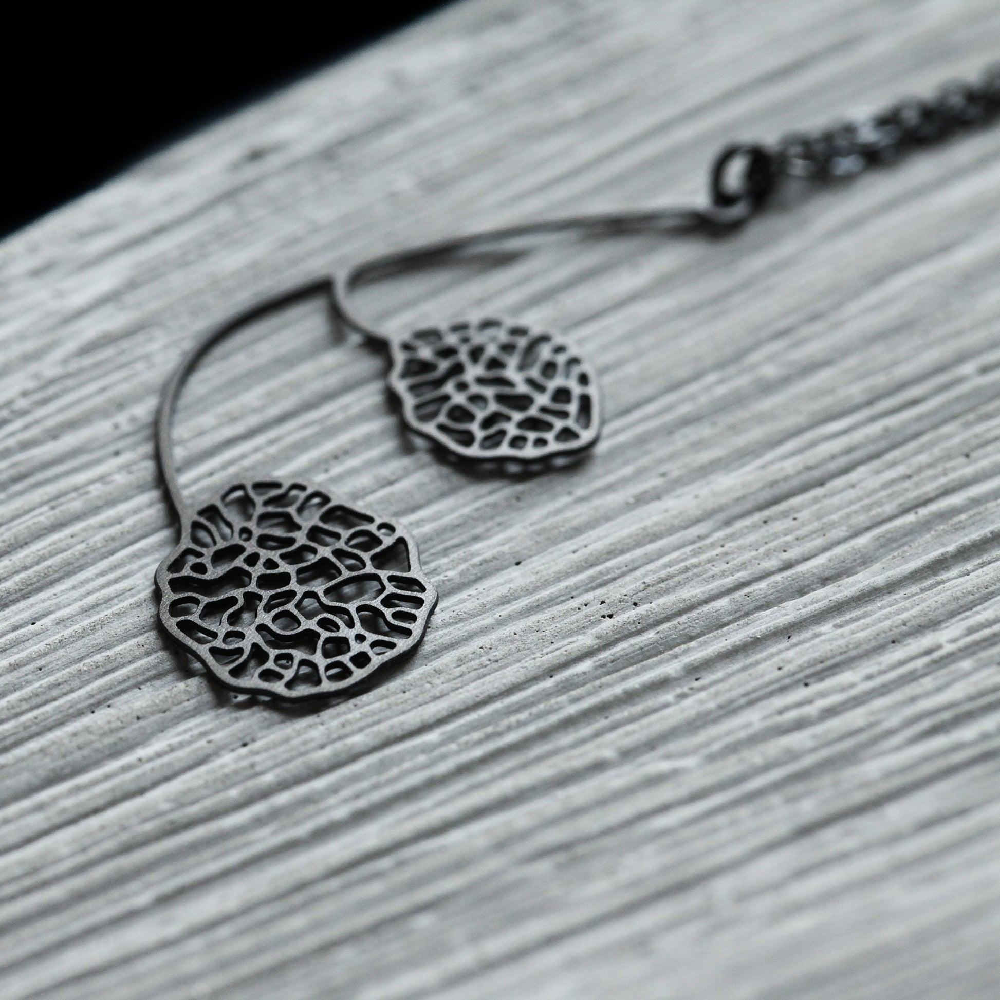CONNECT PENDANT SMALL BLACK WITH CHAIN