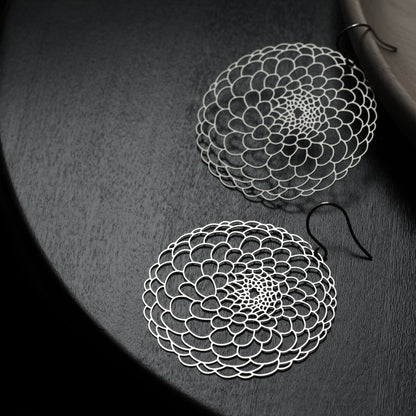 DAHLIA EARRINGS MEDIUM SILVER