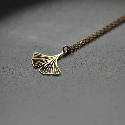 GINKGO PENDANT EXTRA SMALL GOLD WITH CHAIN