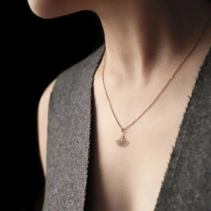 GINKGO PENDANT EXTRA SMALL GOLD WITH CHAIN