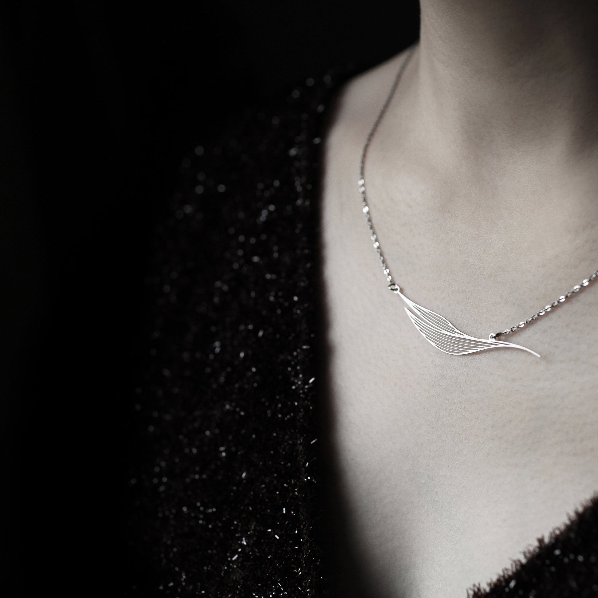 RIPPLE PENDANT SMALL SILVER WITH CHAIN
