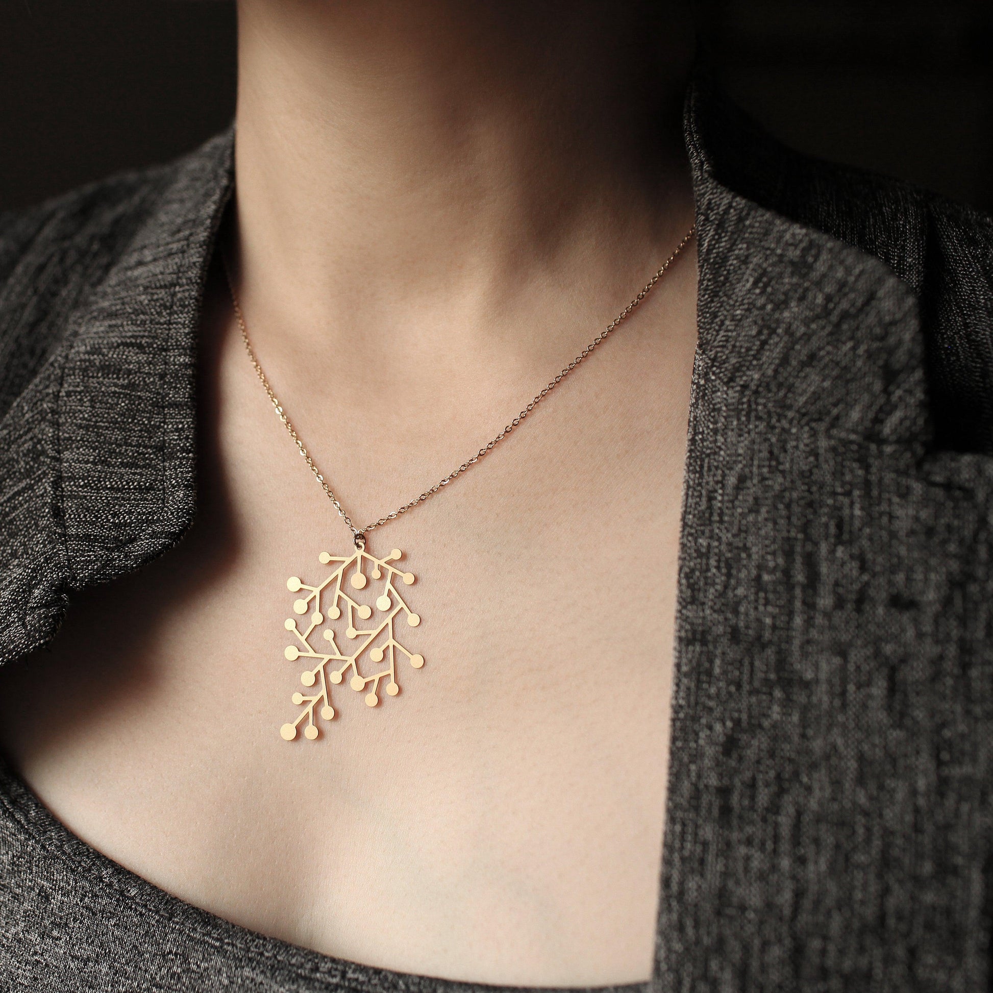 SNOWDAYS PENDANT SMALL GOLD WITH CHAIN