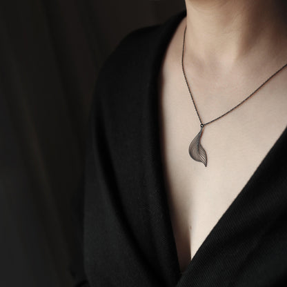 SOFT PENDANT SMALL BLACK WITH CHAIN