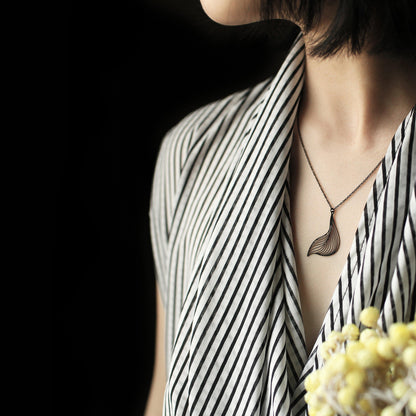 SOFT PENDANT SMALL BLACK WITH CHAIN