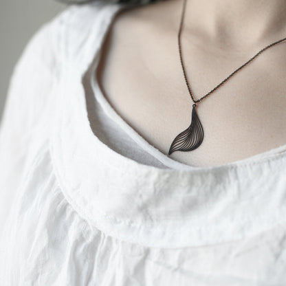 SOFT PENDANT SMALL BLACK WITH CHAIN