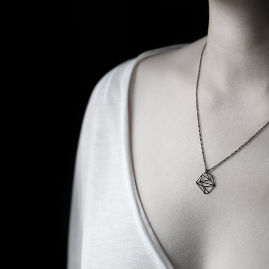 STONE PENDANT EXTRA SMALL BLACK WITH CHAIN