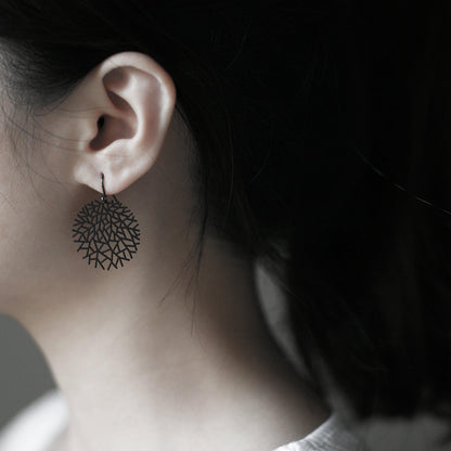 WOODS EARRINGS SMALL BLACK
