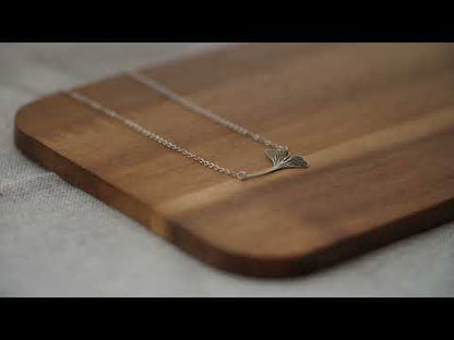 FLYING GINKGO PENDANT SMALL SILVER WITH CHAIN